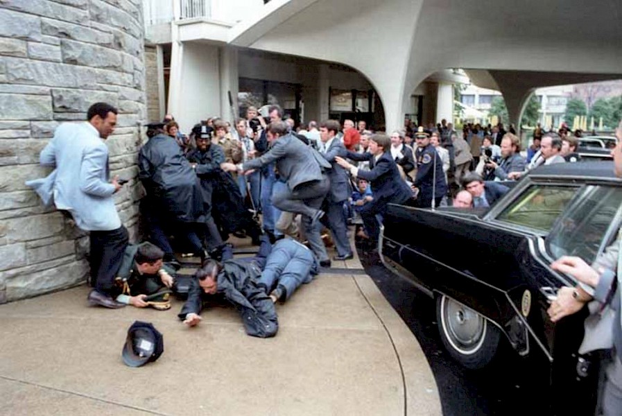 attempted-assassination-of-ronald-reagan-4.jpg