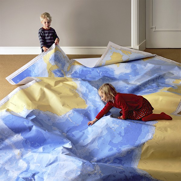 hiryczuk_van_oevelen_children_unfolding_a_map_2007_1.jpg